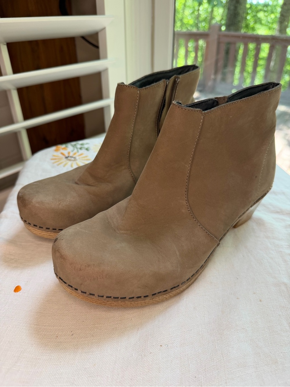 Dansko Women’s Maria Ankle Boots in Taupe Brow size 39